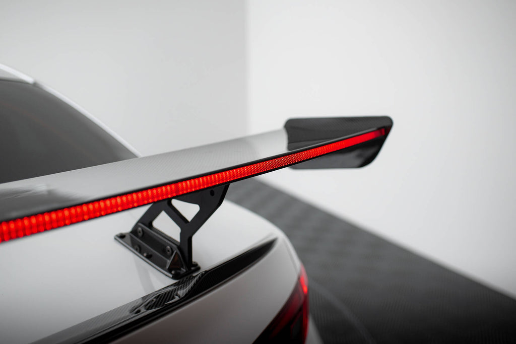 Alettone + LED Alfa Romeo Giulia Quadrifoglio in Fibra di Carbonio — dettaglio del profilo
