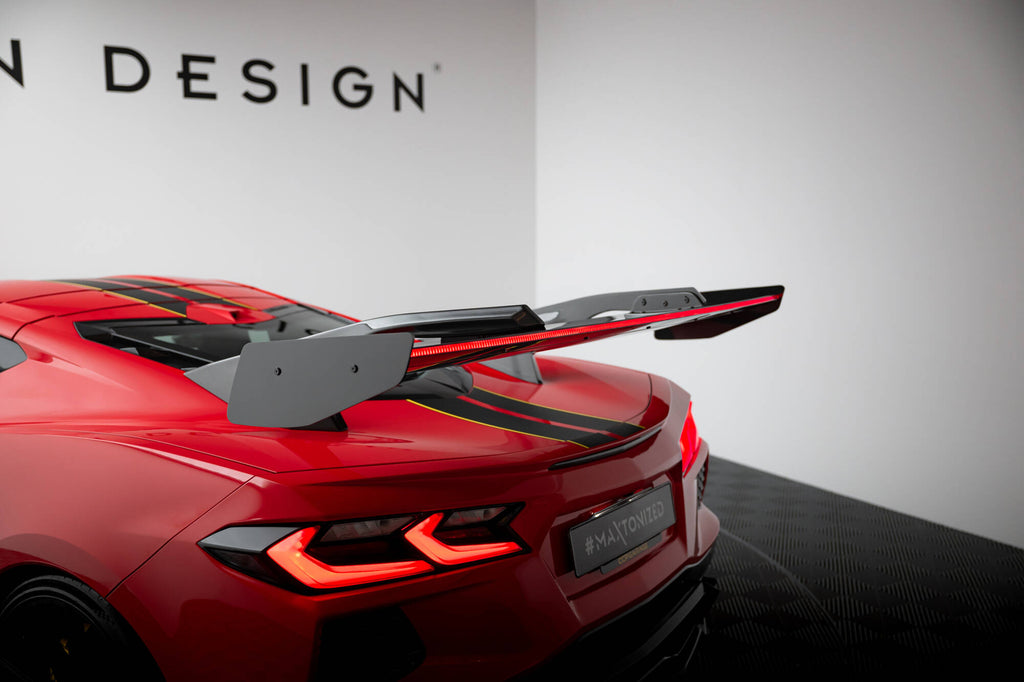 Alettone Chevrolet Corvette C8 in Fibra di Carbonio + LED — particolare del bordo