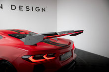 Load image into Gallery viewer, Alettone Chevrolet Corvette C8 in Fibra di Carbonio + LED — particolare del bordo