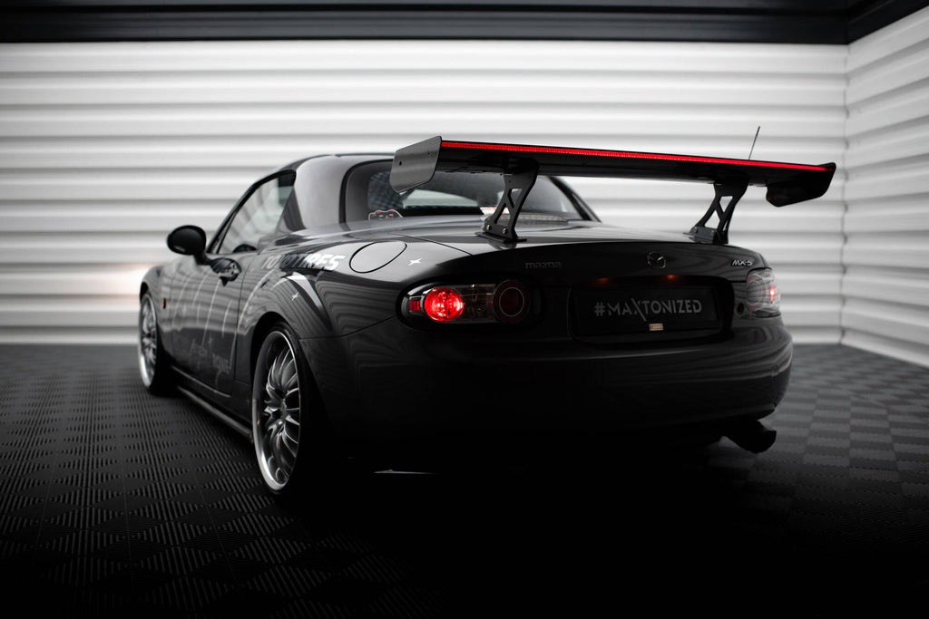 Alettone Mazda MX-5 NC in Fibra di Carbonio + LED — vista frontale