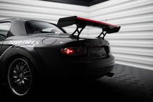 Load image into Gallery viewer, Alettone Mazda MX-5 NC in Fibra di Carbonio + LED — dettaglio della superficie