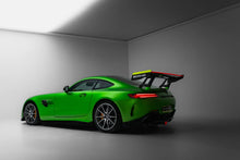 Carica l'immagine nel visualizzatore di Gallery, Alettone Mercedes AMG GT C190 Facelift in Fibra di Carbonio + LED — montato sulla vettura