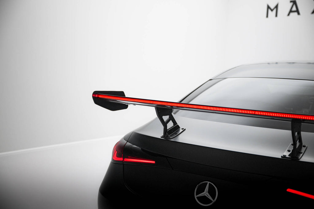 Alettone V.2 Mercedes CLE C236 AMG-Line in Fibra di Carbonio + LED — particolare del bordo