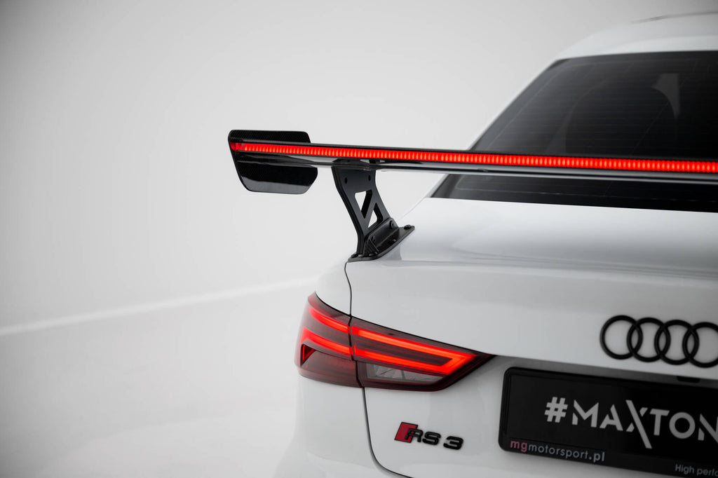 Alettone Audi RS3 Berlina 8V S-Line in Fibra di Carbonio + LED (con montanti esterni) — dettaglio del profilo