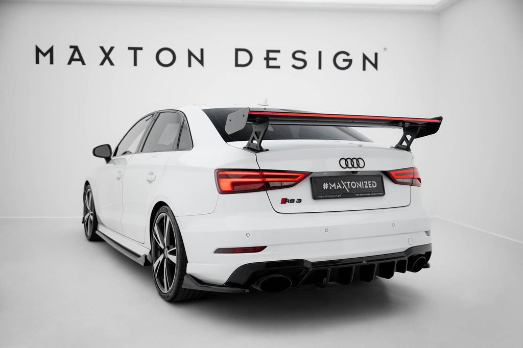 Alettone Audi RS3 Berlina 8V S-Line in Fibra di Carbonio + LED (con montanti esterni) — montato sulla vettura
