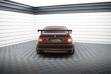 Carica l'immagine nel visualizzatore di Gallery, Alettone BMW Serie 3 Coupé E46 in Fibra di Carbonio + LED (con montanti esterni) — dettaglio del profilo