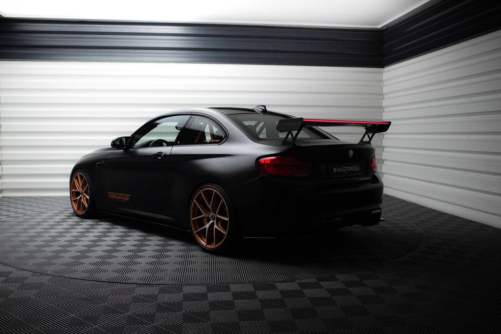 Alettone BMW Serie M2 F87 M-Pack in Fibra di Carbonio + LED (con montanti esterni) — particolare del bordo