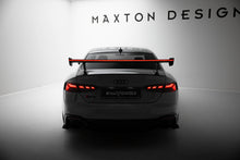 Carica l'immagine nel visualizzatore di Gallery, Alettone V.2 Audi A5 Coupé F5 S-Line in Fibra di Carbonio + LED — dettaglio della superficie