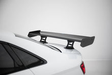 Carica l'immagine nel visualizzatore di Gallery, Alettone Audi RS3 Berlina 8V S-Line in Fibra di Carbonio + LED — particolare della finitura