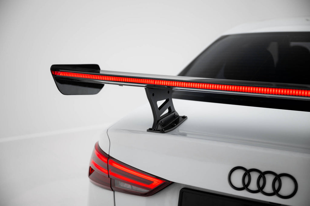 Alettone Audi RS3 Berlina 8V S-Line in Fibra di Carbonio + LED — vista angolata