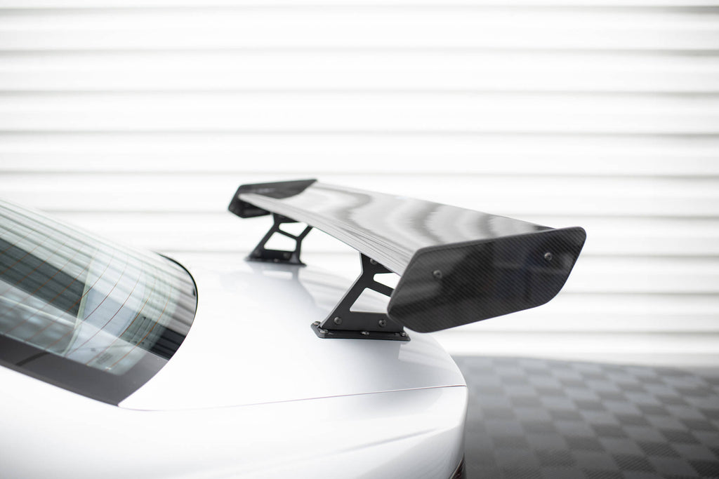 Alettone BMW Serie 3 Coupé E46 in Fibra di Carbonio + LED — dettaglio della superficie
