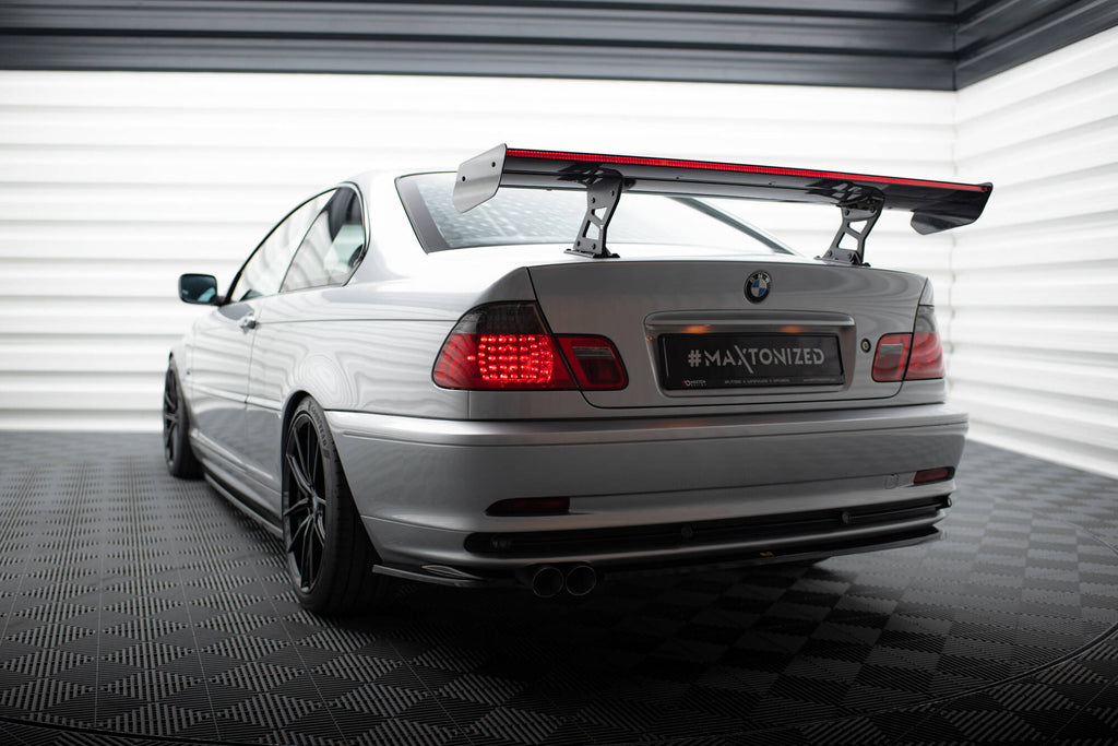 Alettone BMW Serie 3 Coupé E46 in Fibra di Carbonio + LED — dettaglio del fissaggio