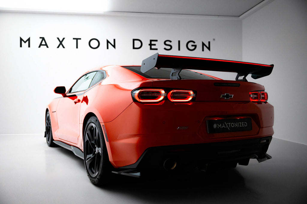 Alettone Chevrolet Camaro SS Mk6 Facelift in Fibra di Carbonio + LED — dettaglio del fissaggio