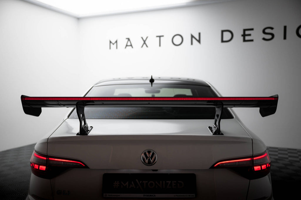 Alettone Volkswagen Jetta GLI Mk7 in Fibra di Carbonio + LED — particolare del bordo