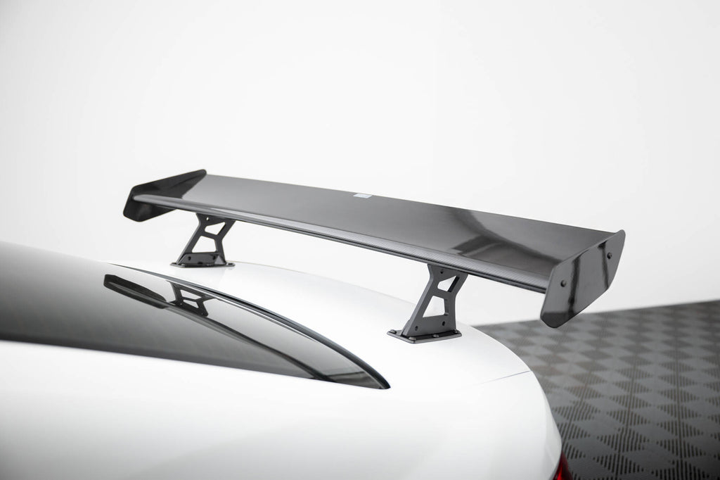 Alettone Volkswagen Jetta GLI Mk7 in Fibra di Carbonio + LED — dettaglio della superficie