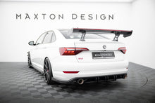 Carica l'immagine nel visualizzatore di Gallery, Alettone Volkswagen Jetta GLI Mk7 in Fibra di Carbonio + LED — montato sulla vettura