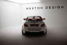 Carica l'immagine nel visualizzatore di Gallery, Alettone BMW Serie 1M E82 in Fibra di Carbonio + LED — montato sulla vettura