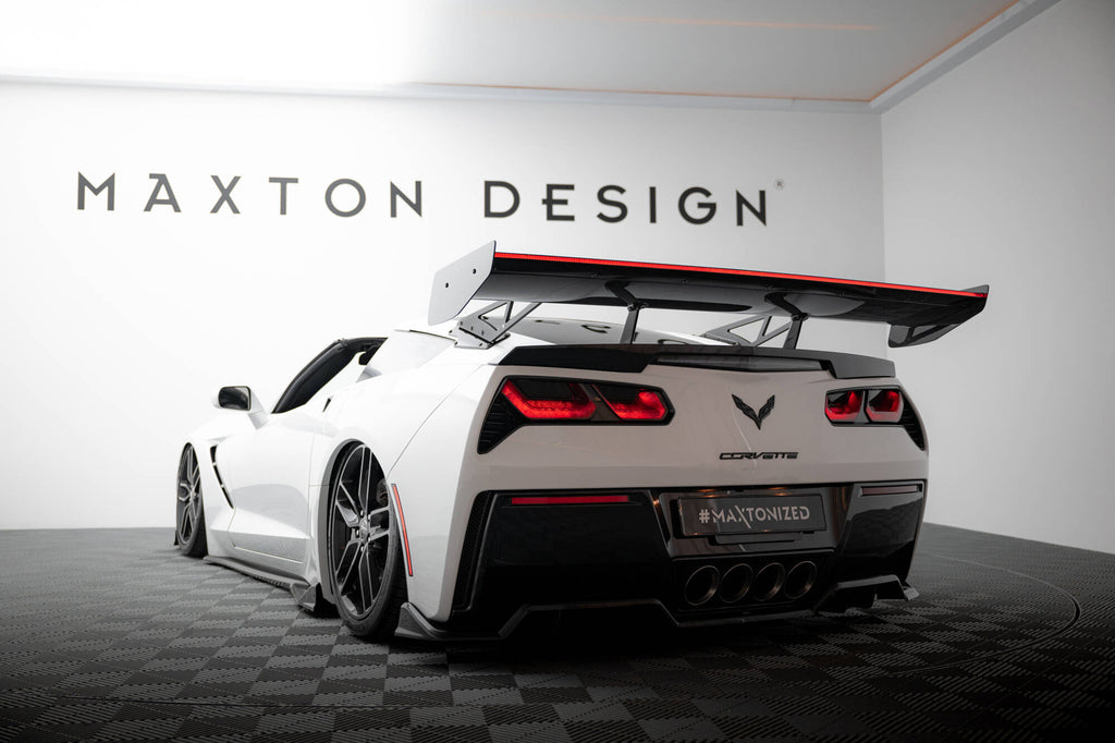 Alettone Chevrolet Corvette C7 Stingray / Grand Sport in Fibra di Carbonio + LED (con attacco swan neck superiore) — vista laterale
