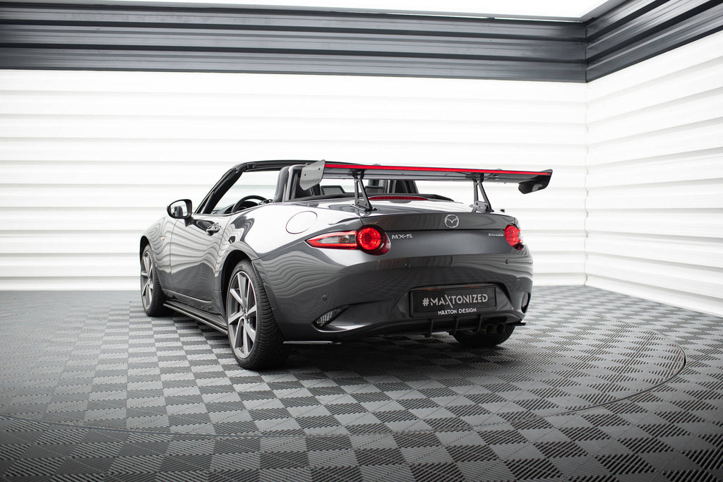 Alettone Mazda MX-5 ND in Fibra di Carbonio + LED — particolare del bordo