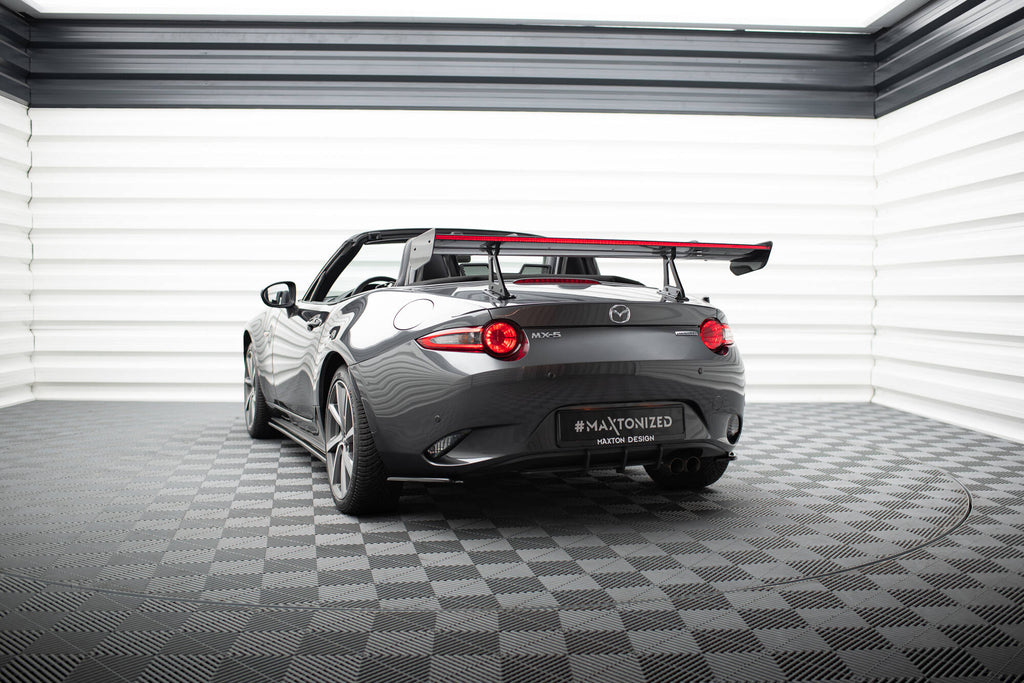 Alettone Mazda MX-5 ND in Fibra di Carbonio + LED — dettaglio del fissaggio