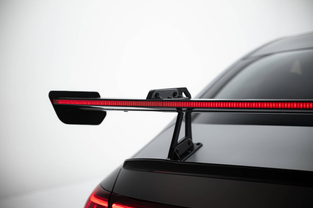 Alettone Mercedes CLA Coupé C118 AMG-Line / AMG 35 / AMG 35 Aero in Fibra di Carbonio + LED (con attacco swan neck superiore) — particolare del bordo