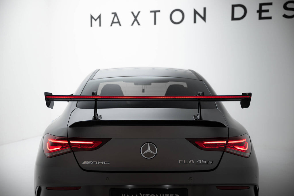 Alettone Mercedes CLA Coupé C118 AMG-Line / AMG 35 / AMG 35 Aero in Fibra di Carbonio + LED (con attacco swan neck superiore) — vista angolata