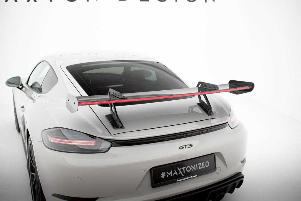 Alettone V.1 Porsche Cayman 982c Cayman T / Cayman GTS in Fibra di Carbonio + LED (con attacco swan neck superiore) — montato sulla vettura