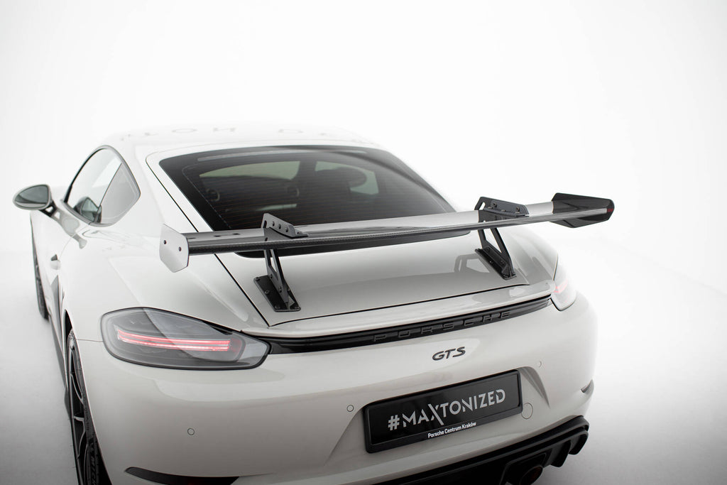 Alettone V.1 Porsche Cayman 982c Cayman T / Cayman GTS in Fibra di Carbonio (con attacco swan neck superiore) — particolare del bordo