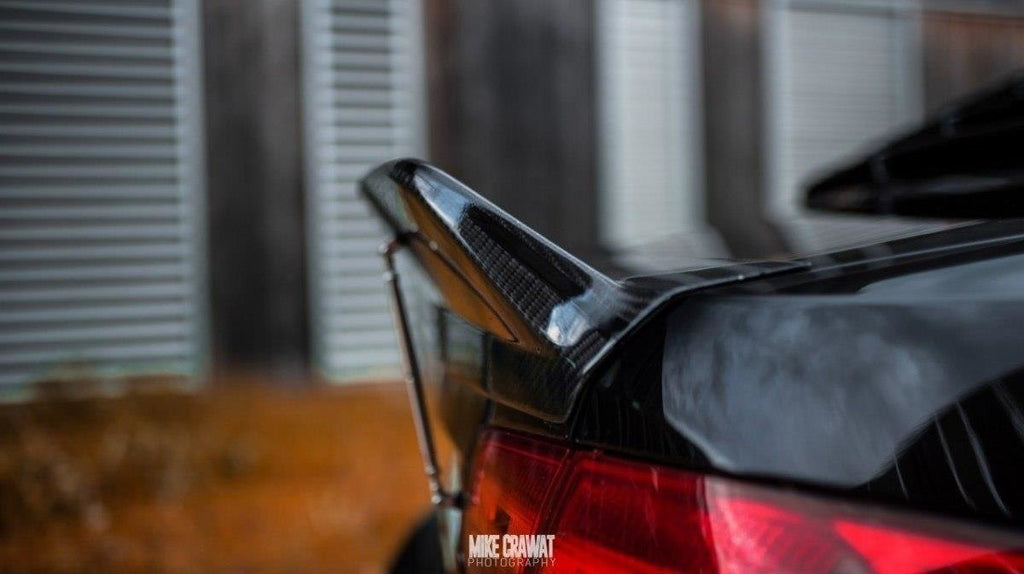 Spoiler ducktail Maxton Design per BMW M3 Coupé E92, vetroresina grezza da verniciare: dettaglio del profilo
