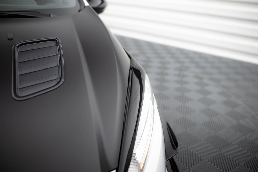 Palpebre fari V.1 Maxton Design per Ford Fiesta Mk7 Facelift montato sulla vettura, ABS nero lucido