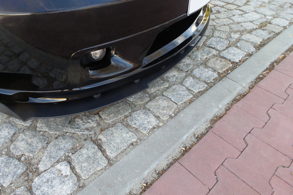 Lip anteriore Racing Maxton Design per Toyota Celica T23 — ABS nero con tiranti, vista di dettaglio