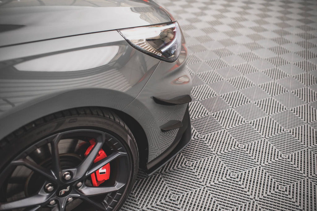 Vista laterale dei canards Maxton per Hyundai i30 Mk3 Facelift