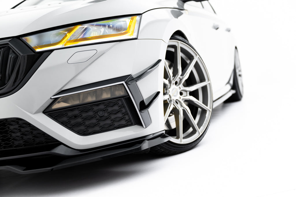 Canards Skoda Octavia RS Mk4 — vista laterale