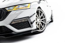 Carica l'immagine nel visualizzatore di Gallery, Canards Skoda Octavia RS Mk4 — vista laterale