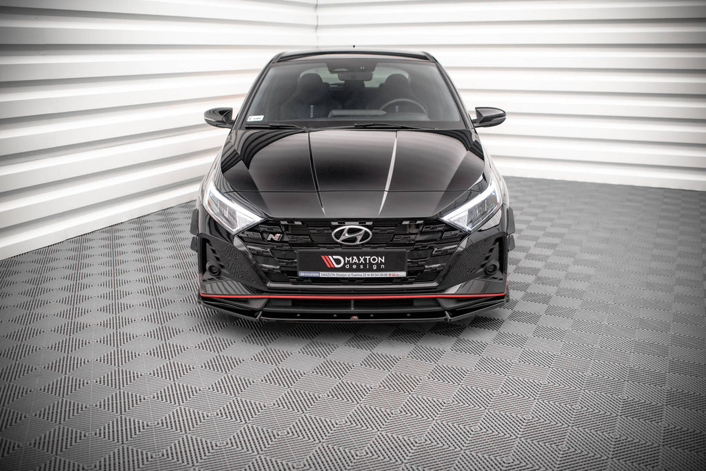 Lip anteriore V.2 Maxton Design in ABS nero lucido per Hyundai i20 N Mk3, montato sulla vettura