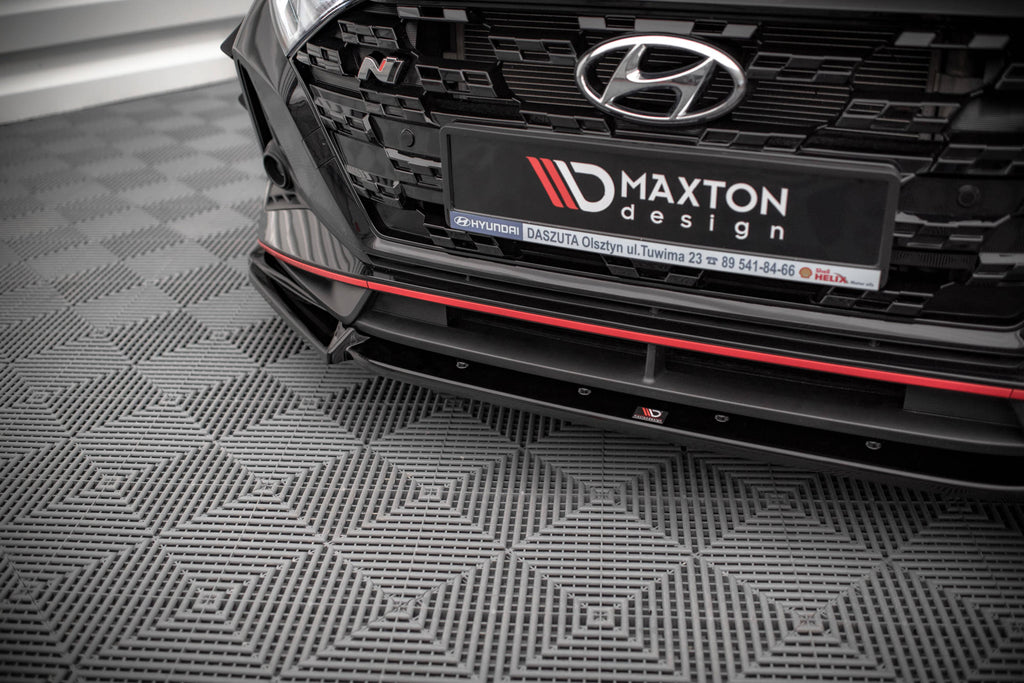 Lip anteriore V.2 Maxton Design in ABS nero lucido per Hyundai i20 N Mk3, particolare della finitura