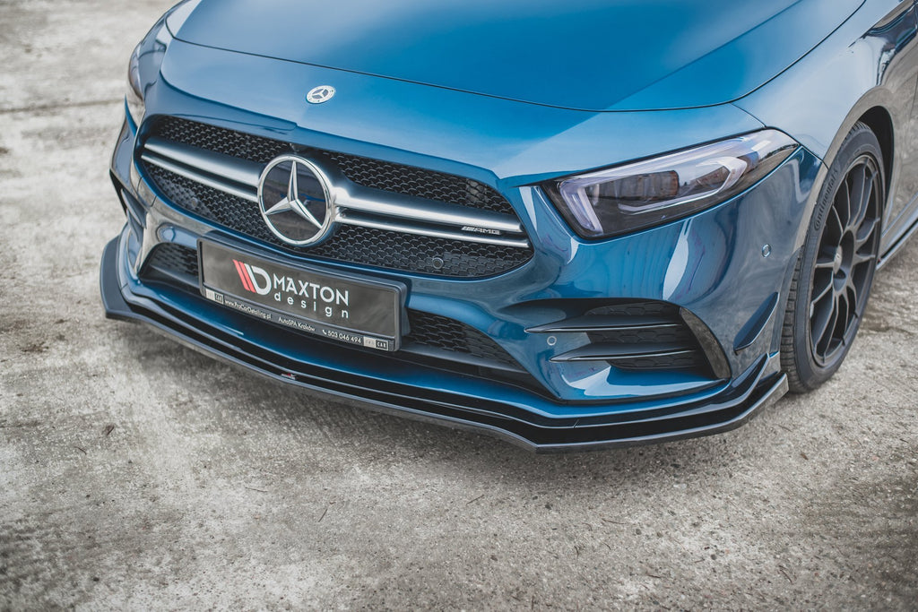 Lip anteriore V.2 Maxton Design in ABS nero lucido per Mercedes Classe A 35 AMG Aero W177, vista ravvicinata