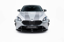 Carica l'immagine nel visualizzatore di Gallery, Lip Anteriore V.3 BMW Serie 1 M135i xDrive F70 — particolare della finitura