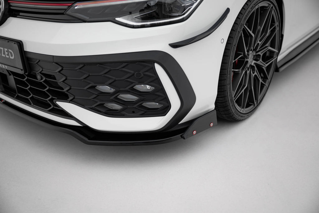 Lip Anteriore V.3 Volkswagen Golf Mk8 Facelift + Flap GTI / GTE / R-Line — montato sulla vettura