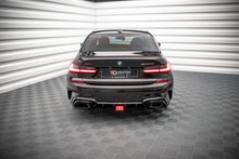 Load image into Gallery viewer, Dettaglio della luce LED accesa sul posteriore della BMW Serie 3 M-Pack