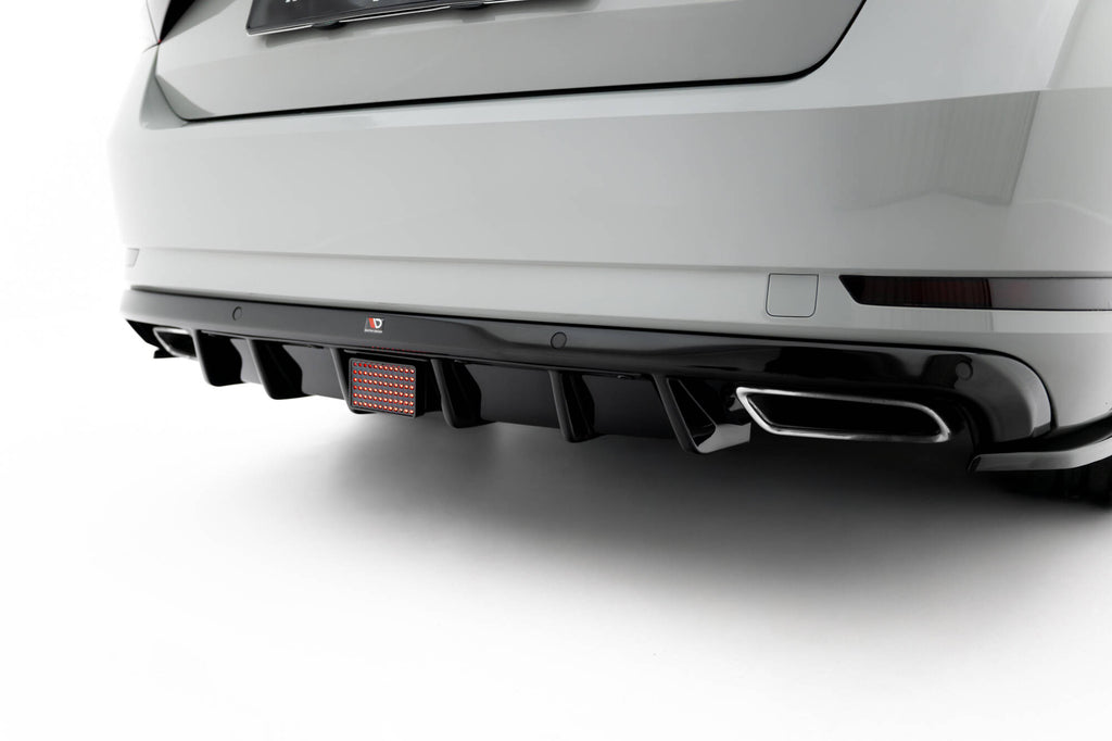 Terza Luce di Stop a LED Skoda Superb Mk3 — particolare della finitura