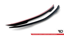Carica l'immagine nel visualizzatore di Gallery, Dettaglio della finitura nero lucido dell estensione spoiler per Lamborghini Urus