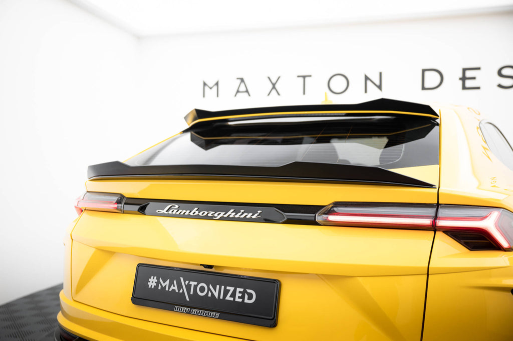 Vista posteriore della Lamborghini Urus Mk1 con estensione spoiler Maxton