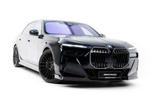 Load image into Gallery viewer, Lip Anteriore BMW Serie 7 G70 i7 eDrive50 M-pack / i7 xDrive60 M-Pack / i7 M70 xDrive M-Pack in Fibra di Carbonio — montato sulla vettura