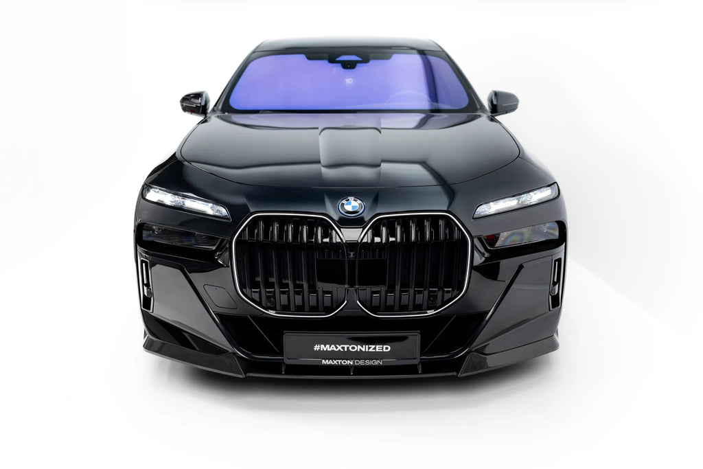 Lip Anteriore BMW Serie 7 G70 i7 eDrive50 M-pack / i7 xDrive60 M-Pack / i7 M70 xDrive M-Pack in Fibra di Carbonio — vista angolata