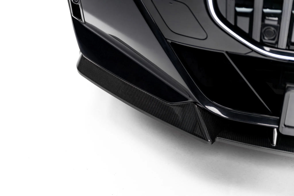 Lip Anteriore BMW Serie 7 G70 i7 eDrive50 M-pack / i7 xDrive60 M-Pack / i7 M70 xDrive M-Pack in Fibra di Carbonio — particolare del bordo