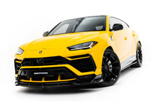 Load image into Gallery viewer, Lip Anteriore Lamborghini Urus Mk 1 in Fibra di Carbonio — dettaglio del fissaggio