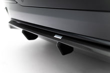 Carica l'immagine nel visualizzatore di Gallery, Diffusore Posteriore BMW X7 G07 Facelift M-Pack in Fibra di Carbonio — dettaglio del fissaggio