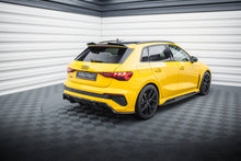 Carica l'immagine nel visualizzatore di Gallery, Splitter Laterali Posteriori Audi RS3 Sportback 8Y in Fibra di Carbonio — vista angolata
