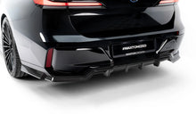 Carica l'immagine nel visualizzatore di Gallery, Splitter Posteriore Centrale BMW Serie 7 G70 750e xDrive M-Pack / 740d xDrive M-Pack / I7 eDrive50 xDrive M-Pack — dettaglio del fissaggio